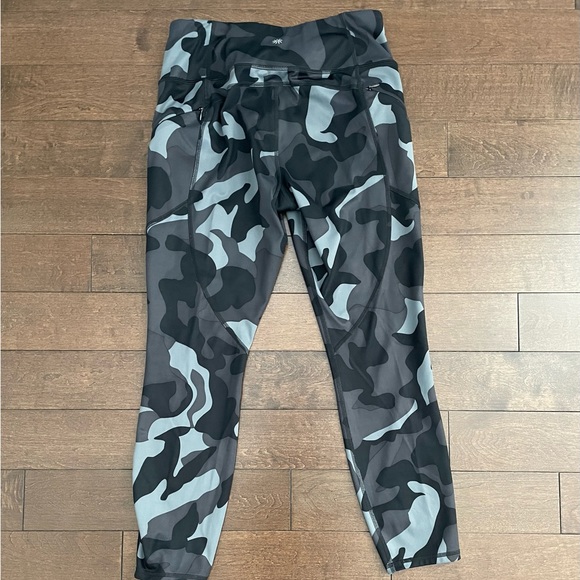 EUC Athleta full length camo tights - Picture 2 of 5